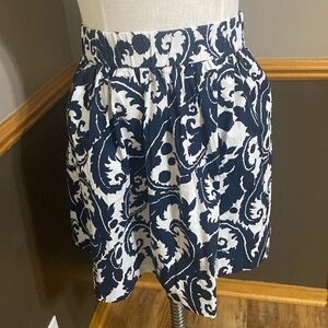 Banana Republic black & white paisley  skirt with pockets size 0